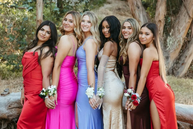 prom girls prom girls