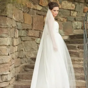 one tier ivory chapel veil with scalloped lace trim